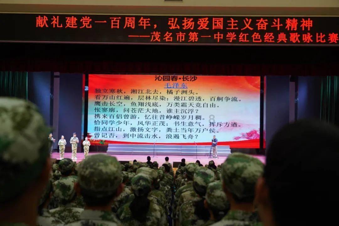 郭晶晶和霍启刚晒出家中团圆饭，却被众人吐槽，被吐槽的原因是什么？游戏画面